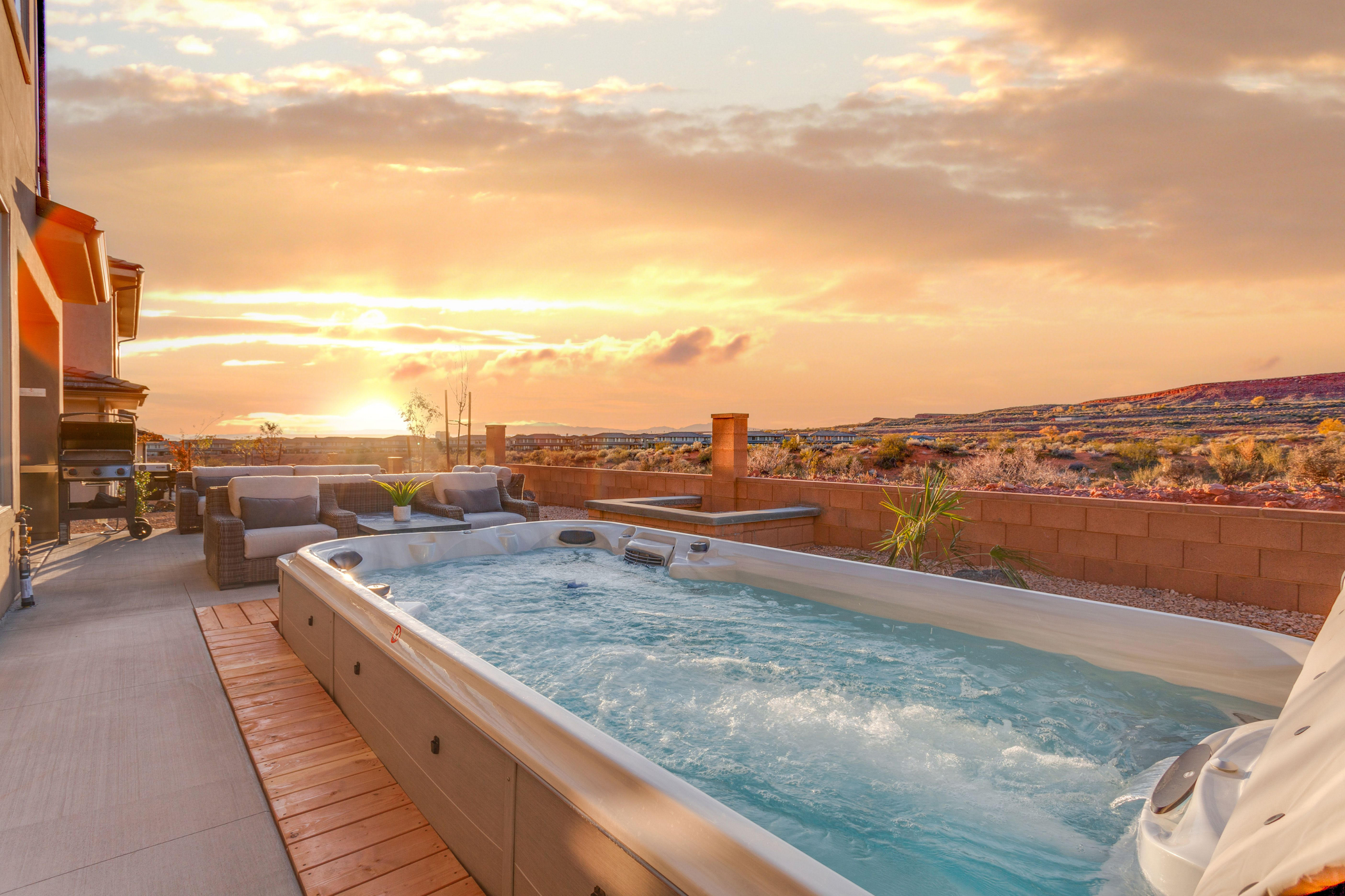 JSS J19 Lifestyle Sunset 2100x1400 fabab157 cc35 4321 a62f f6128e44a7b3 - Spa Palace